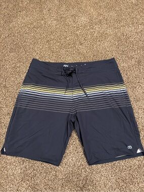 TravisMathew Men’s Board Shorts Swim Trunks Size 38 Navy Striped Stretch